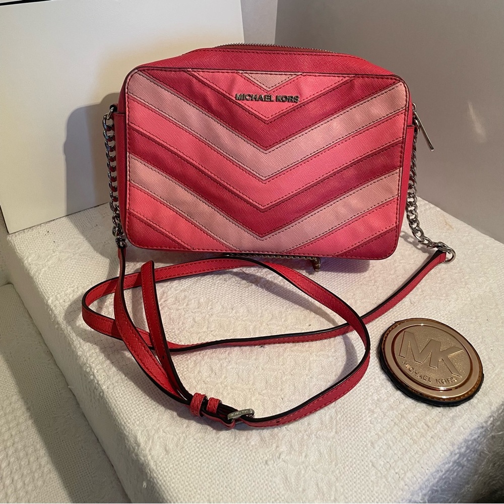 Michael Kors Coral and Light Red Crossbody‎ Bag with Chevron Design - Picture 10 of 12